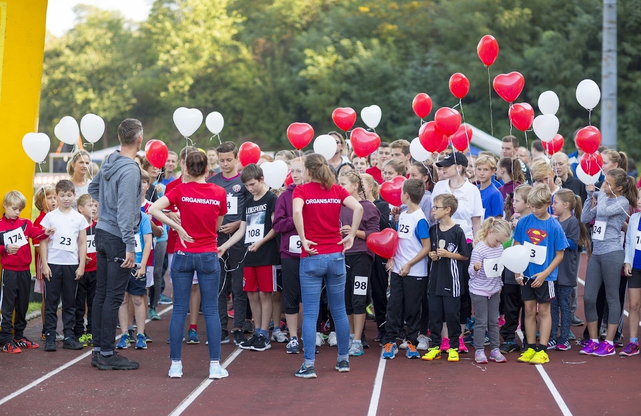 Bild vom 9. Benefizlauf im Jahr 2016. Dies ist das 98. Bild.
